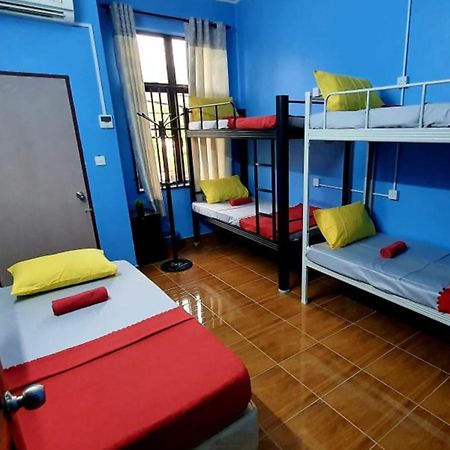 Shoplot Hostel Pangkor Kampong Pasir Bogak Kültér fotó
