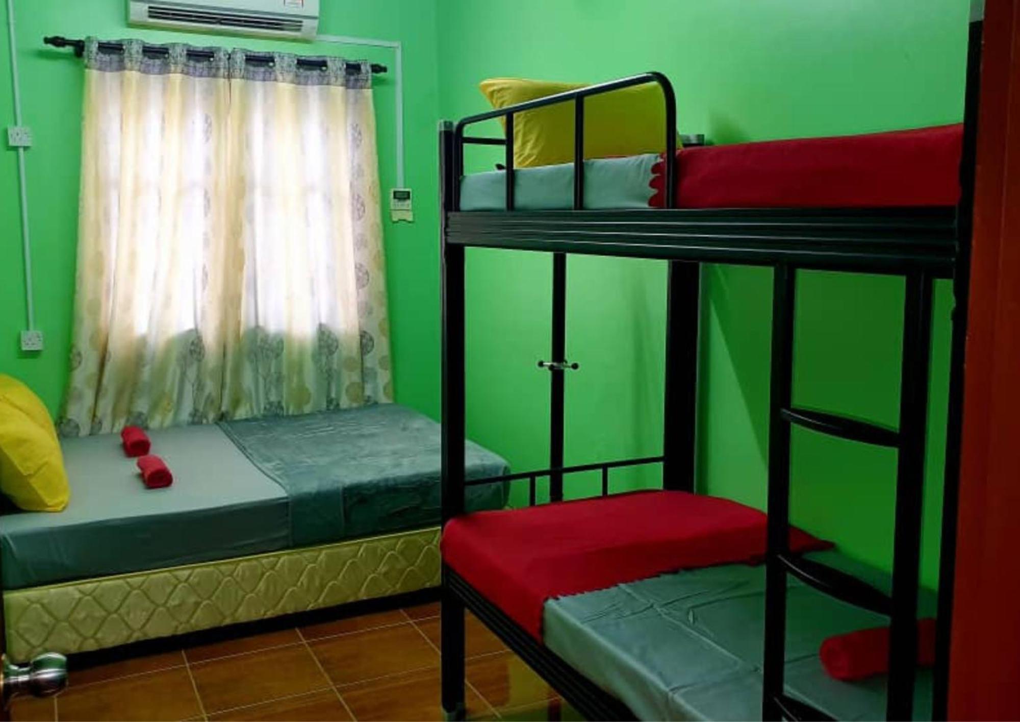 Shoplot Hostel Pangkor Kampong Pasir Bogak Kültér fotó