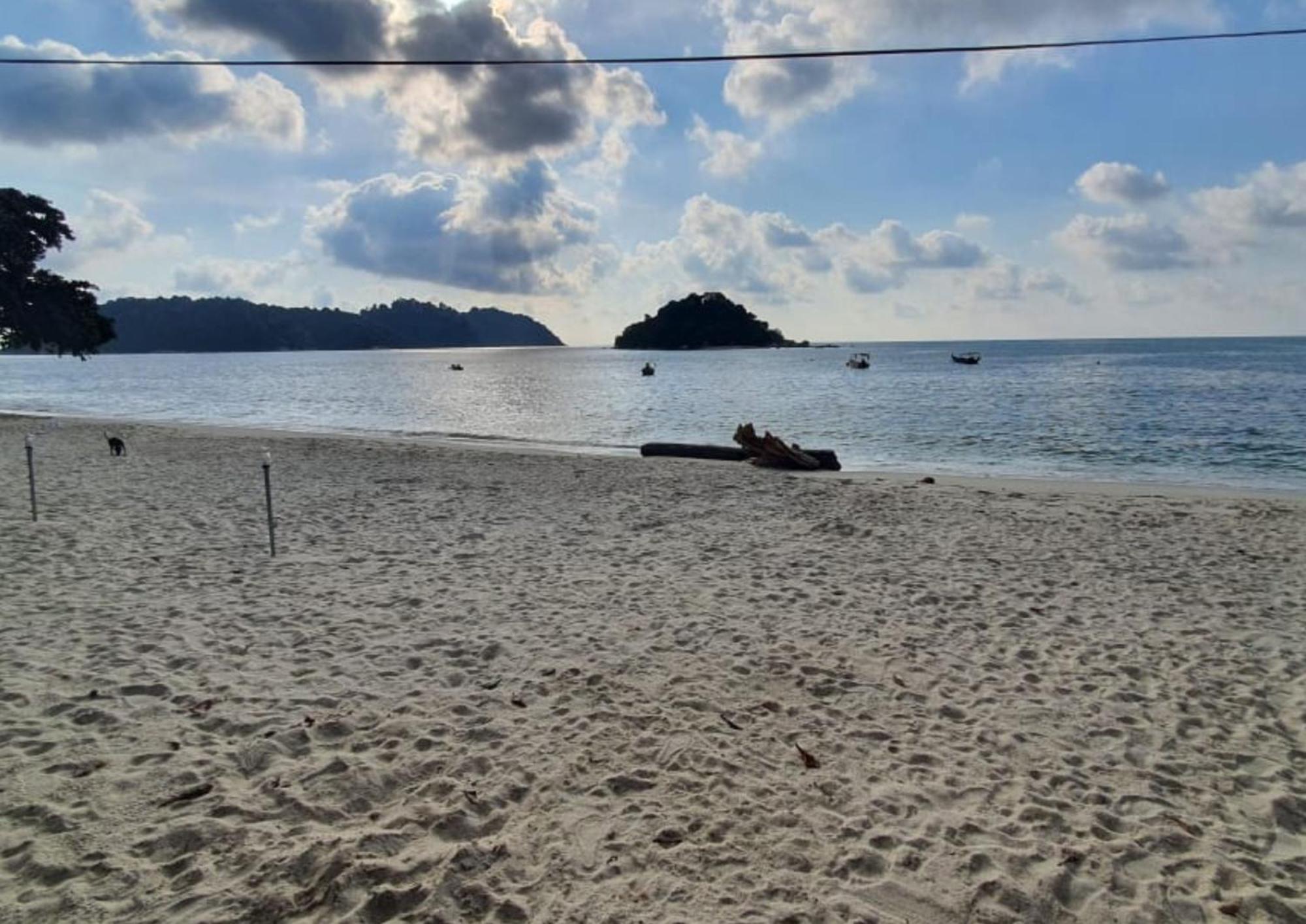 Shoplot Hostel Pangkor Kampong Pasir Bogak Kültér fotó